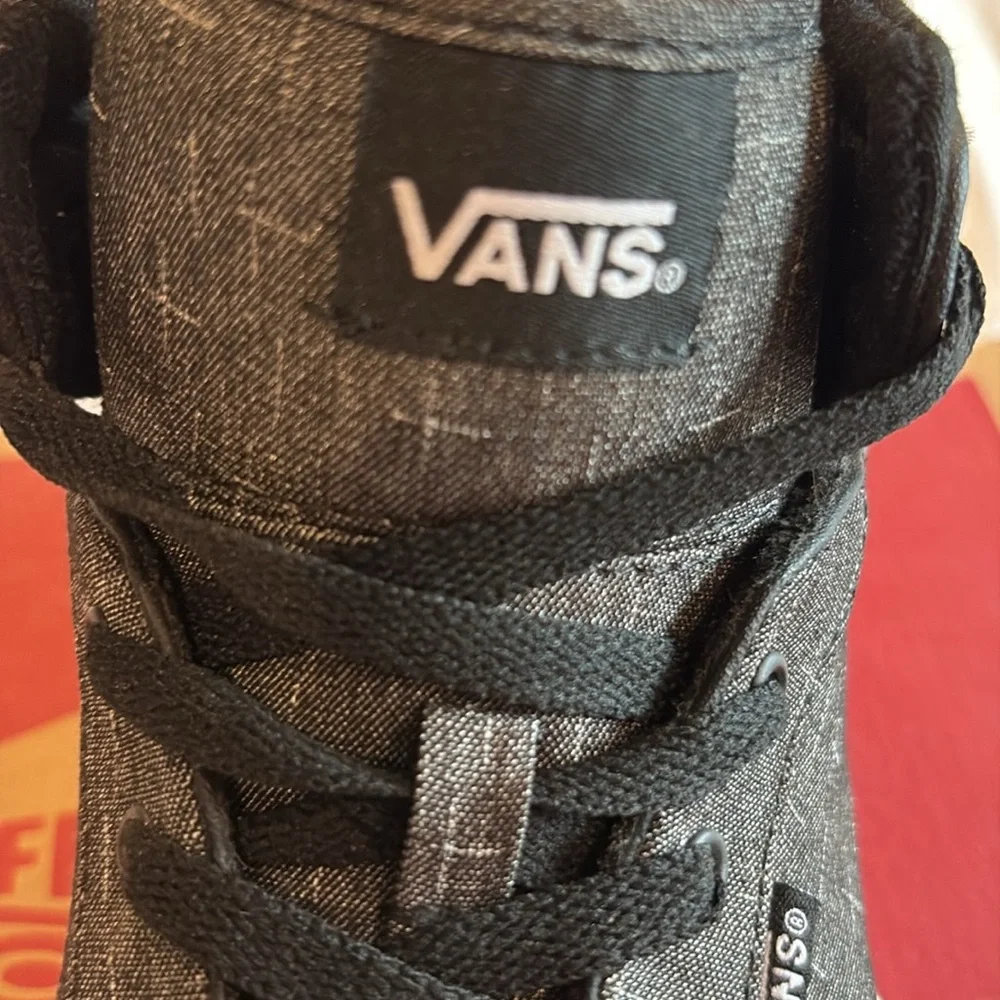 Size 7Y Boy/Girl High Top Vans